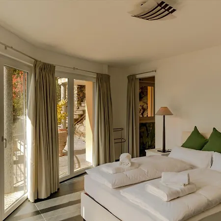 Resa - Lakeview Pool Villa *