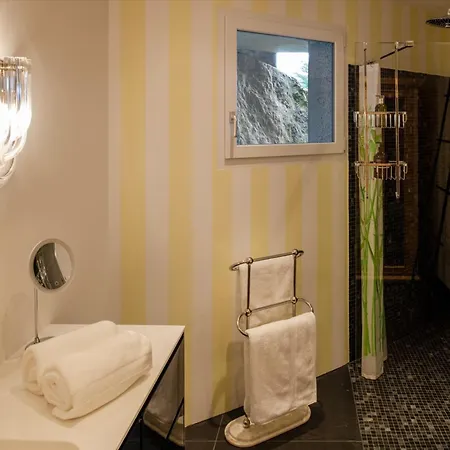 Resa - Lakeview Pool Villa